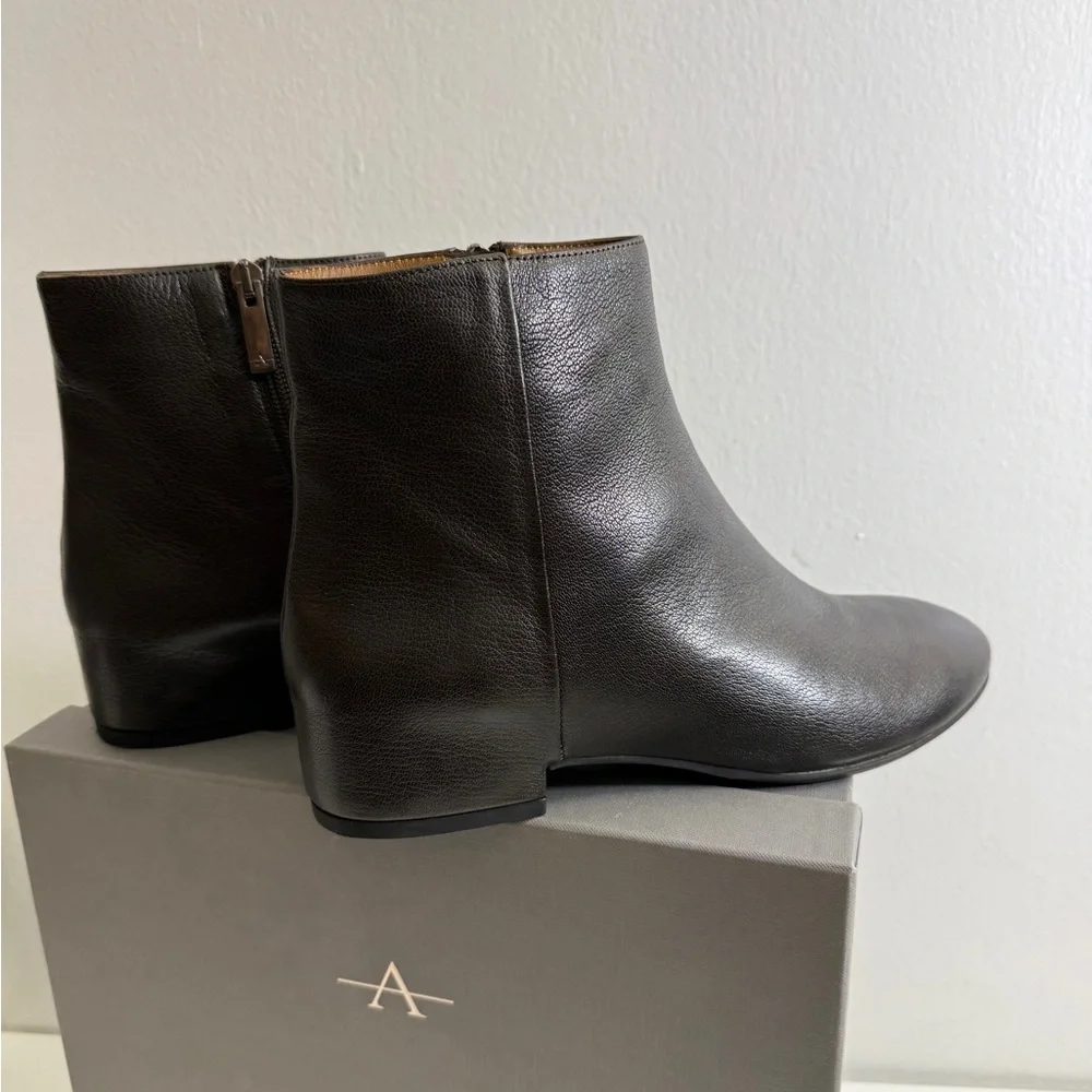 Aquatalia Uri Dolomite Ankle Boots - Picture 7 of 10
